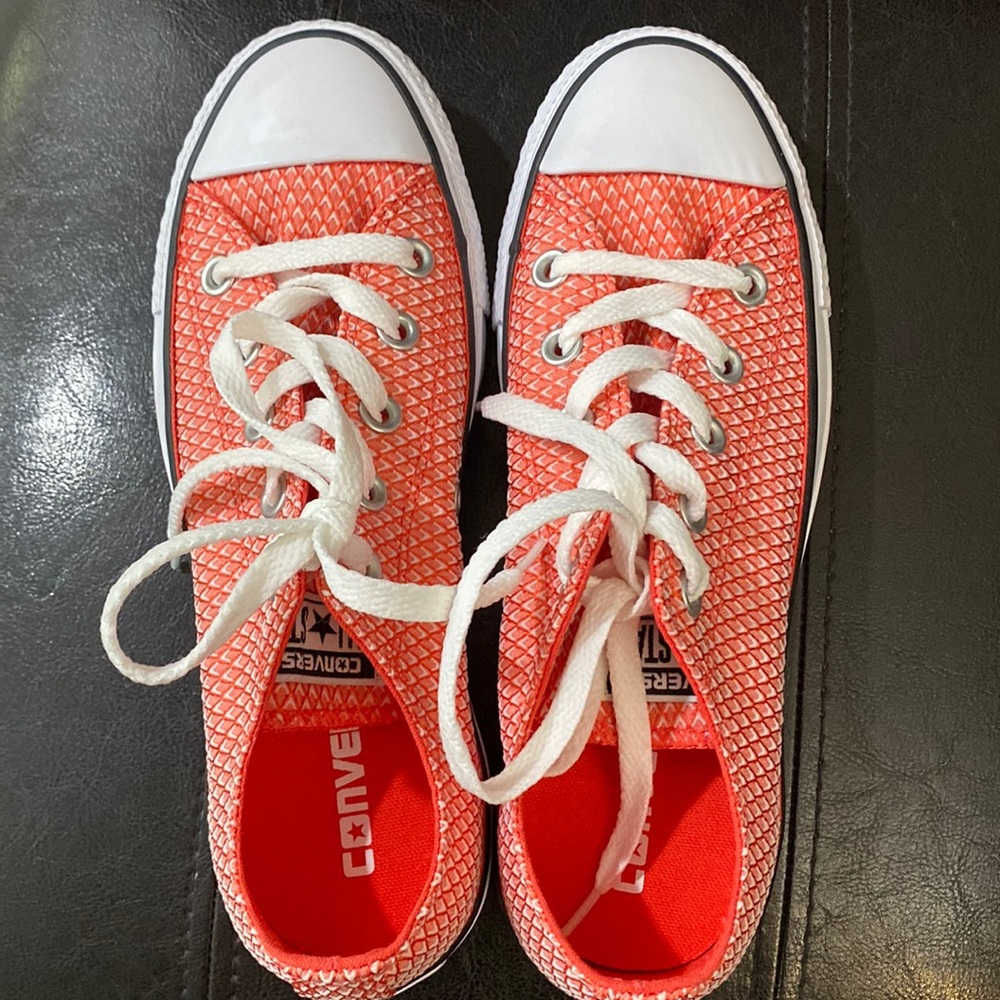 Brand new woman’s Converse size 6